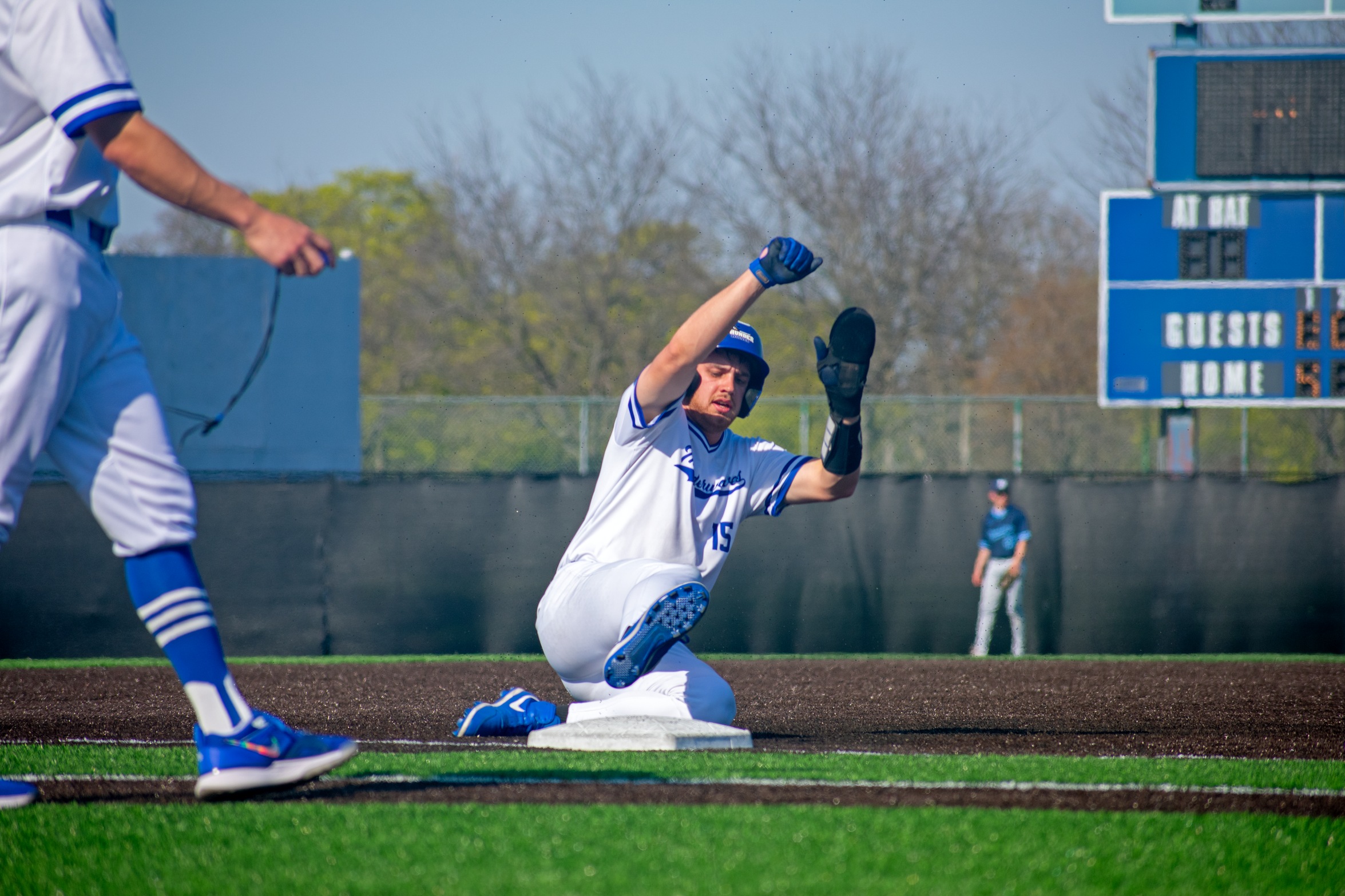 Wolves knock off DII Tribunes