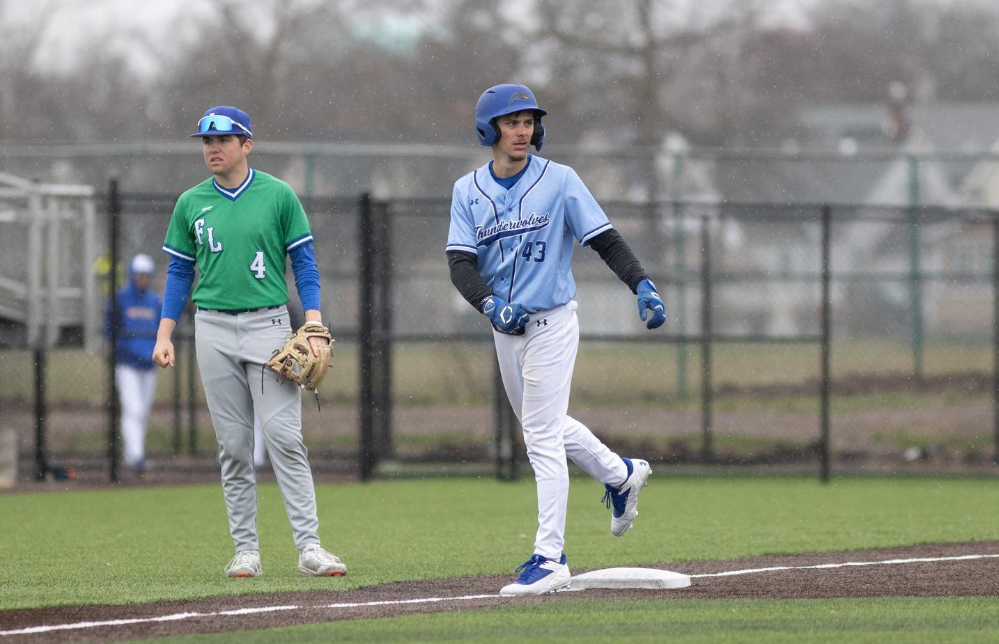 T'Wolves split with Tribunes; Gigliotti scores go-ahead run on Gravelle&rsquo;s single in eighth as part of Game One win