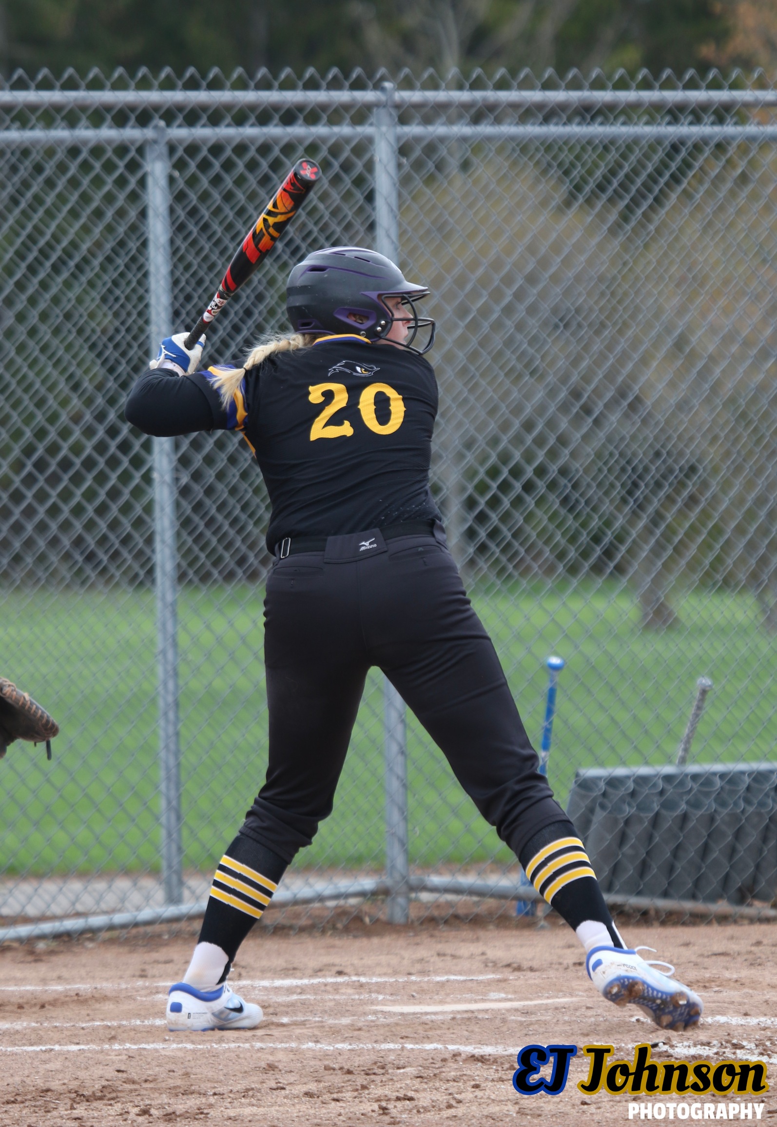Softball sweeps past Timberwolves