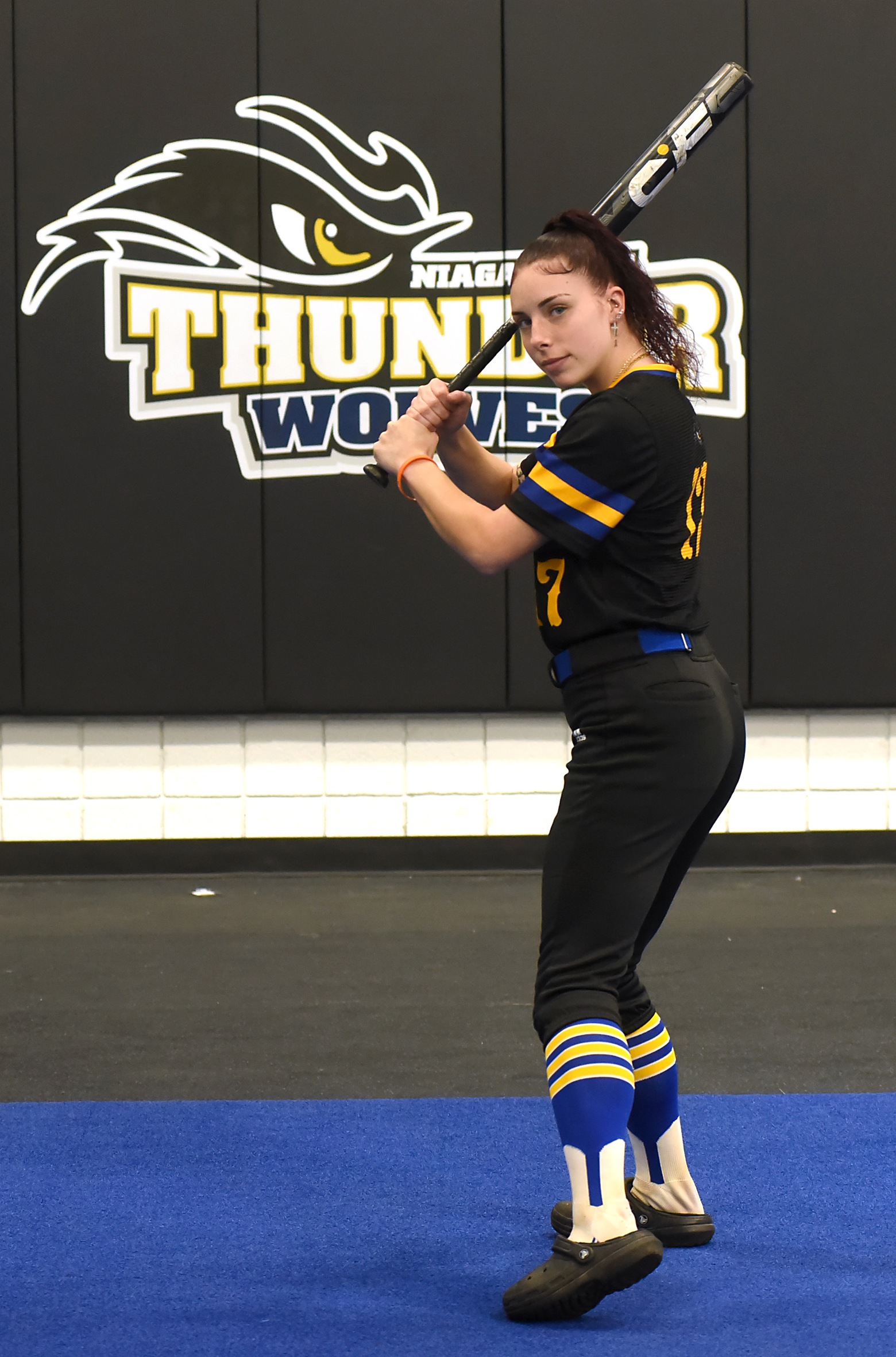 Softball splits with Cannoneers