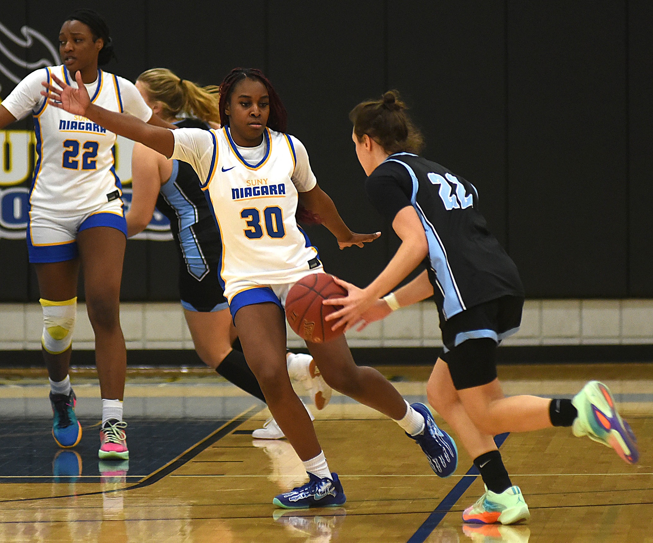 Wolves win on Sophomore Day