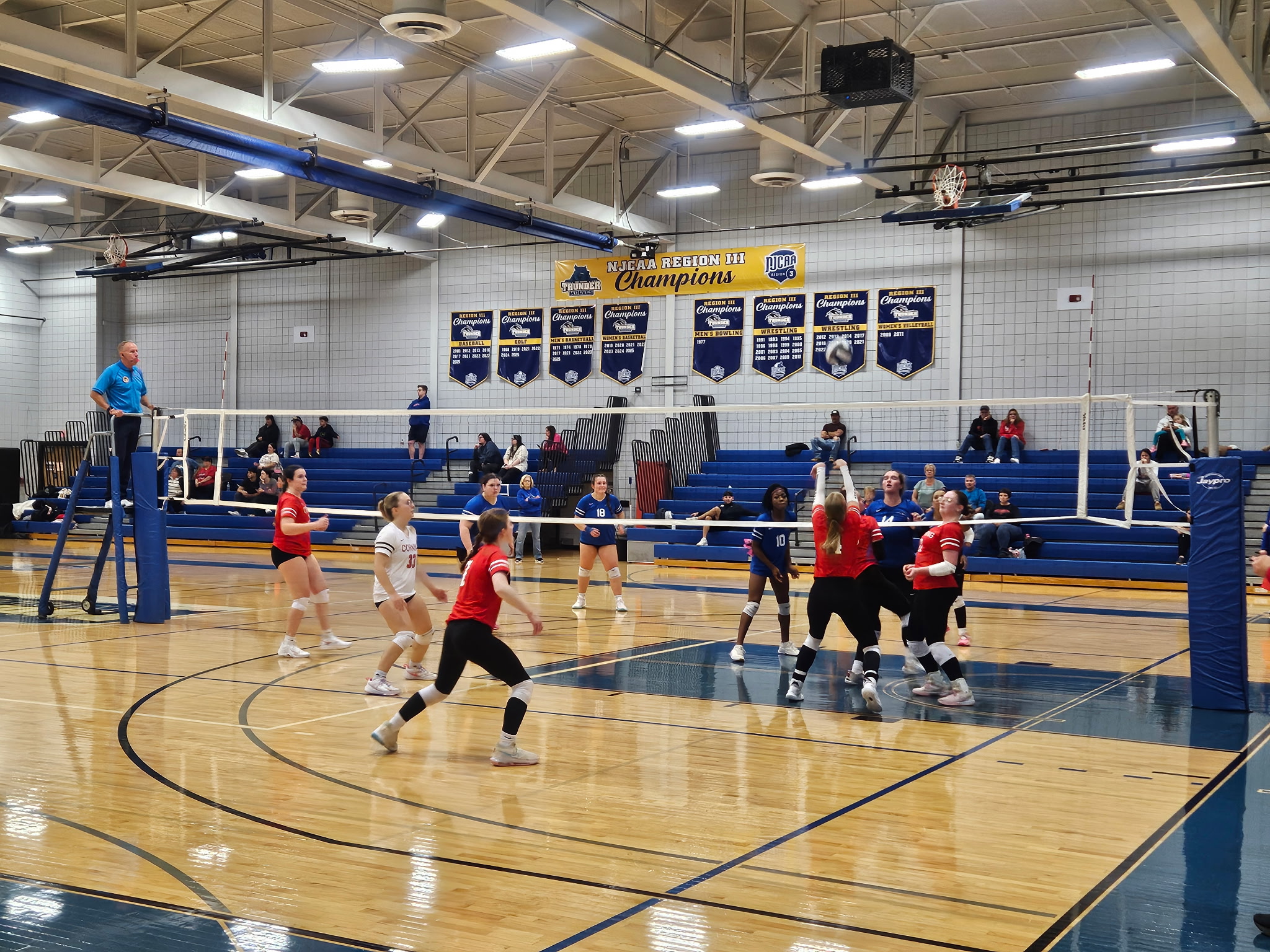 T'Wolves take down Onondaga in four sets, split home regional pod