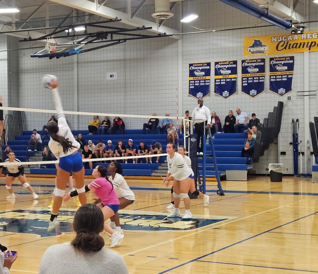 Thunderwolves take host Jefferson to four sets during Region III pod, still look for first win of season